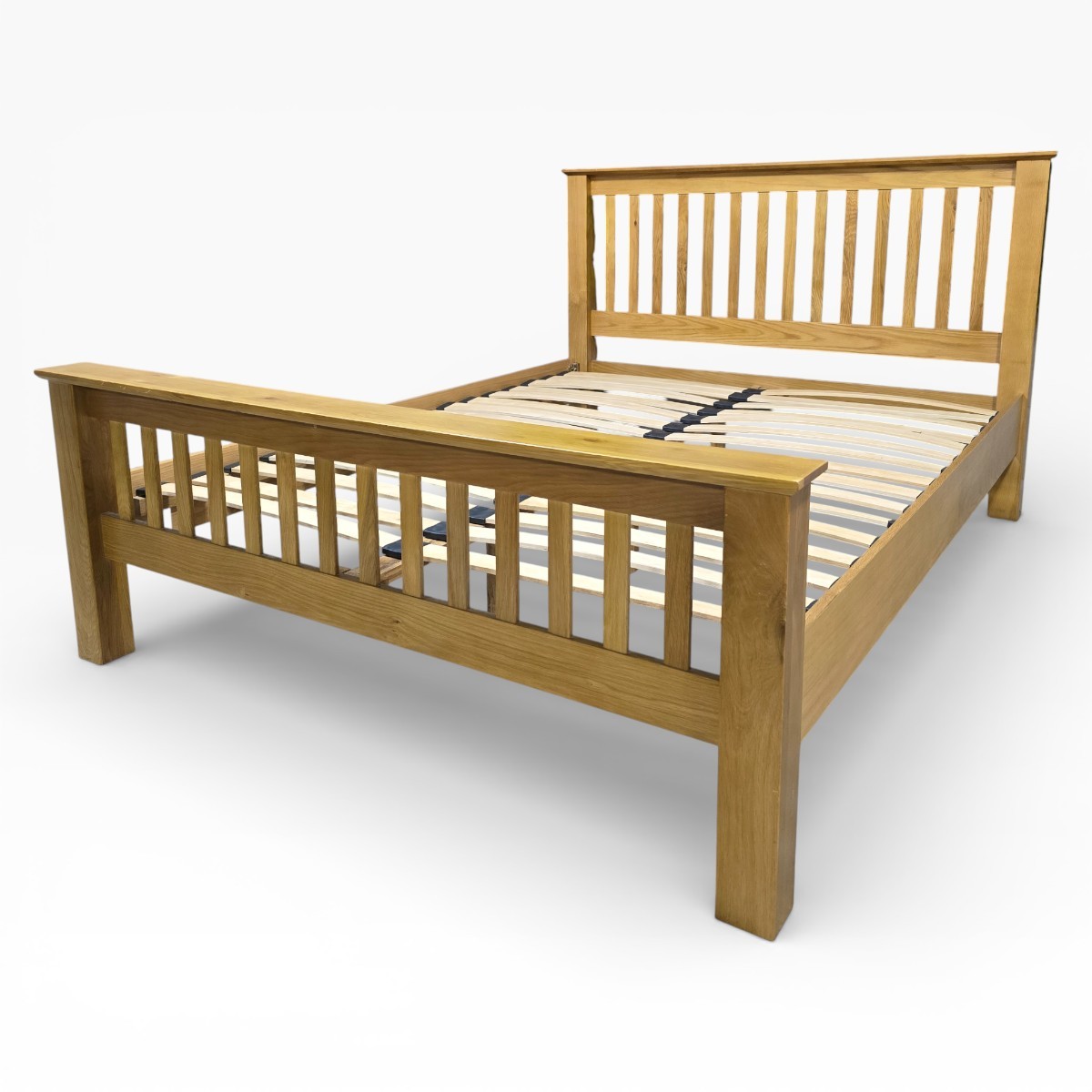 Pre-owned solid oak king-size bed frame with clean lines and natural light oak grain, showcasing its timeless charm and craftsmanship.