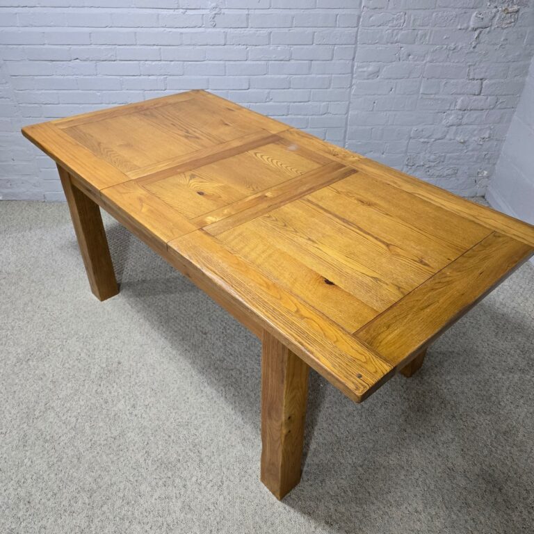 Experience Luxury for Less: Pre-owned Barker and Stonehouse Solid Oak Dining Table and Chairs Experience Luxury for Less: Pre-owned Barker and Stonehouse Solid Oak Dining Table and Chairs