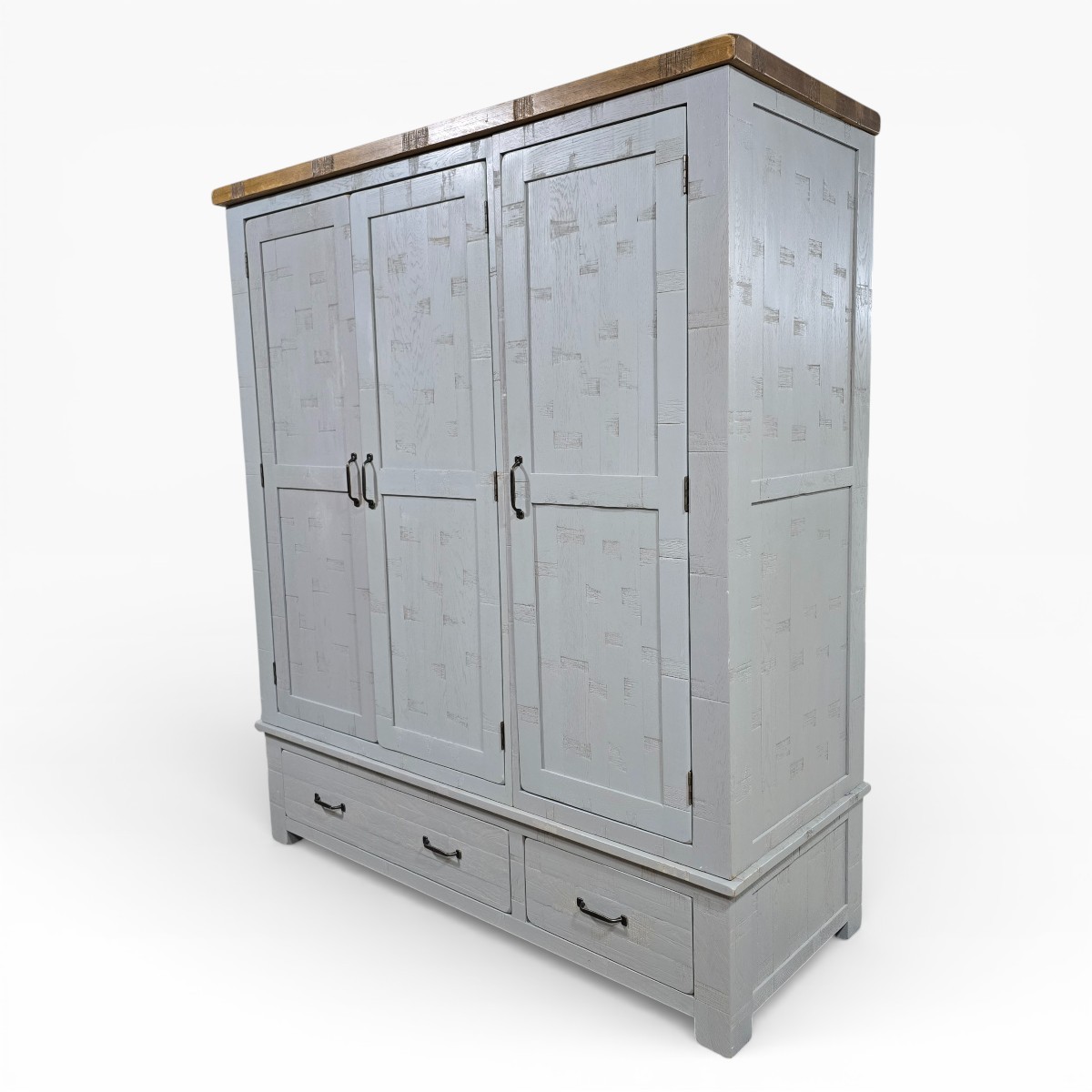 Second-hand Oak Furniture Land Clermont triple wardrobe in light grey and solid oak, offering substantial savings and timeless quality.