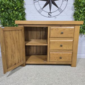 Pre-owned Oak FurnitureLand Hercules Sideboard: Timeless Quality at a Fraction of the Cost Pre-owned Oak FurnitureLand Hercules Sideboard: Timeless Quality at a Fraction of the Cost