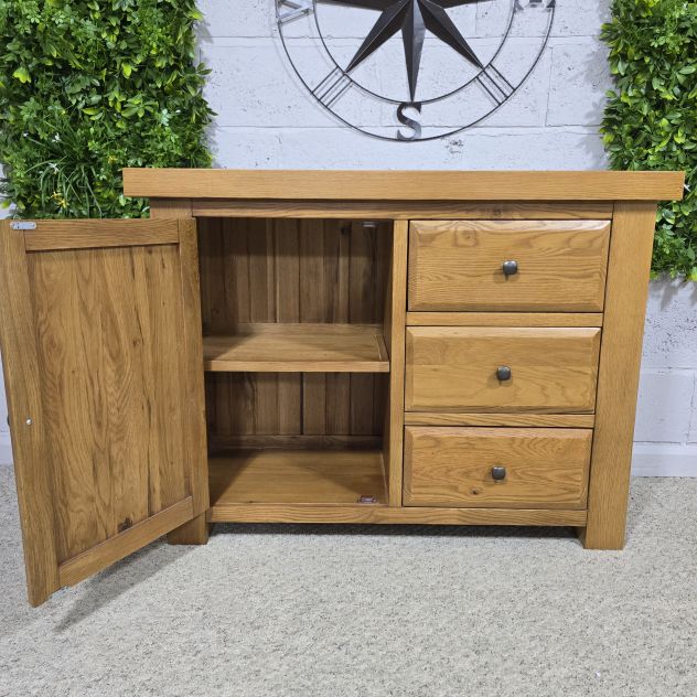 Pre-owned Oak FurnitureLand Hercules Sideboard: Timeless Quality at a Fraction of the Cost Pre-owned Oak FurnitureLand Hercules Sideboard: Timeless Quality at a Fraction of the Cost