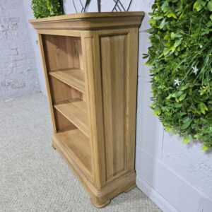 Canterbury Small Bookcase in Solid Oak: Pre-Loved Luxury at a Fraction of the Cost Canterbury Small Bookcase in Solid Oak: Pre-Loved Luxury at a Fraction of the Cost