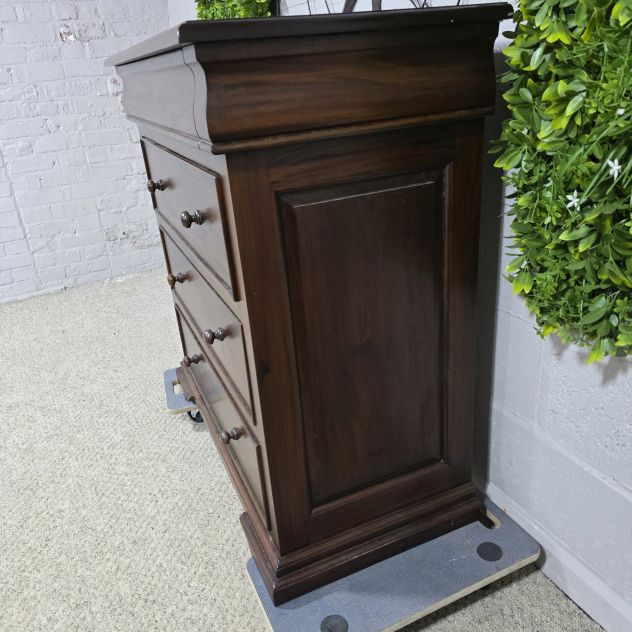 Second Hand Barker and Stonehouse Grosvenor Solid Mahogany Chest of Drawers Second Hand Barker and Stonehouse Grosvenor Solid Mahogany Chest of Drawers