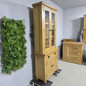 Pre-owned Solid Oak Welsh Dresser: Rustic Charm and Timeless Quality Pre-owned Solid Oak Welsh Dresser: Rustic Charm and Timeless Quality