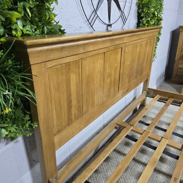 Explore the timeless quality of the Oak Furniture Land French Farmhouse Rustic Solid Oak King-Size Bed, now available second hand at DecorDeluxe.club. Save over 60% on this premium piece. Explore the timeless quality of the Oak Furniture Land French Farmhouse Rustic Solid Oak King-Size Bed, now available second hand at DecorDeluxe.club. Save over 60% on this premium piece.