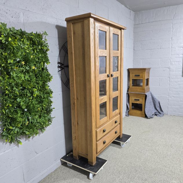 Peek inside its story... then write your own chapter with this pre-loved solid oak display unit. Peek inside its story... then write your own chapter with this pre-loved solid oak display unit.