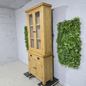 Pre-owned Solid Oak Welsh Dresser: Rustic Charm and Timeless Quality Pre-owned Solid Oak Welsh Dresser: Rustic Charm and Timeless Quality