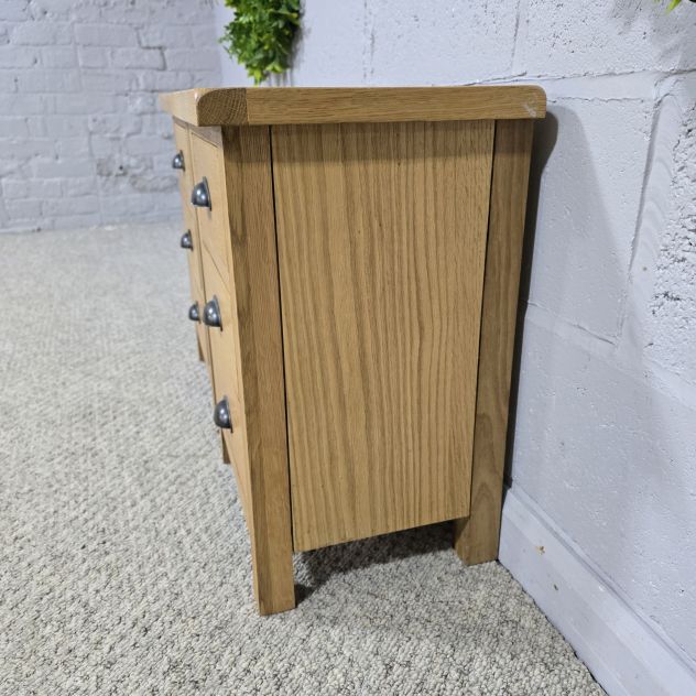 Explore the timeless quality of pre-owned solid oak bedside drawers - save a fortune and add elegance to your space Explore the timeless quality of pre-owned solid oak bedside drawers - save a fortune and add elegance to your space
