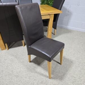 Peek inside its story... then write your own chapter with this second-hand Barker and Stonehouse solid oak dining set. Peek inside its story... then write your own chapter with this second-hand Barker and Stonehouse solid oak dining set.