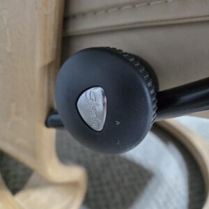 Second Hand Ekornes Stressless Admiral Recliner and Footstool in Beige-Cream Leather