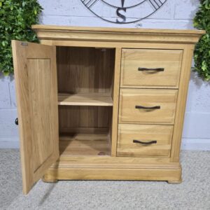 Explore the timeless quality and savings on this PreLoved Oak Furniture Land Canterbury solid oak storage cupboard. Explore the timeless quality and savings on this PreLoved Oak Furniture Land Canterbury solid oak storage cupboard.