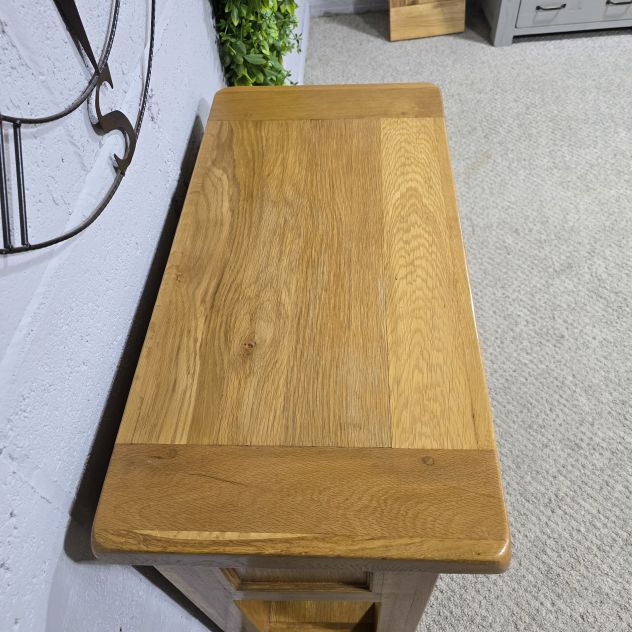 Elegant Barker and Stonehouse Solid Oak Console Table - Second Hand Elegant Barker and Stonehouse Solid Oak Console Table - Second Hand