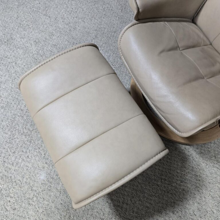 Second Hand Ekornes Stressless Admiral Recliner and Footstool in Beige-Cream Leather