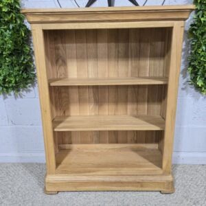 Canterbury Small Bookcase in Solid Oak: Pre-Loved Luxury at a Fraction of the Cost Canterbury Small Bookcase in Solid Oak: Pre-Loved Luxury at a Fraction of the Cost