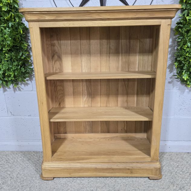 Canterbury Small Bookcase in Solid Oak: Pre-Loved Luxury at a Fraction of the Cost Canterbury Small Bookcase in Solid Oak: Pre-Loved Luxury at a Fraction of the Cost