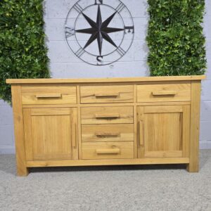 Elegant Pre-owned Barker and Stonehouse Solid Oak Sideboard Elegant Pre-owned Barker and Stonehouse Solid Oak Sideboard
