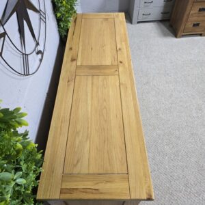 Elegant Pre-owned Barker and Stonehouse Solid Oak Sideboard Elegant Pre-owned Barker and Stonehouse Solid Oak Sideboard