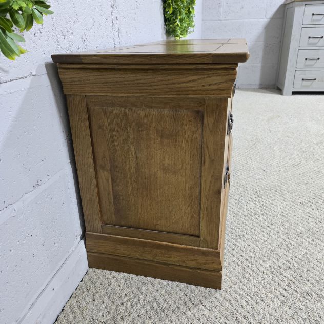 Explore the Unmatched Quality of Second-Hand Oak FurnitureLand French Farmhouse Rustic Solid Oak Bedside Drawers