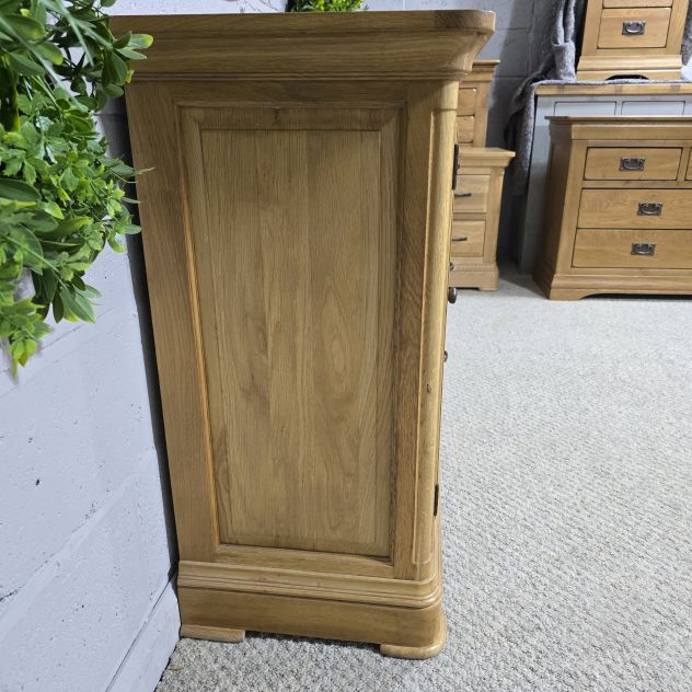 Explore the timeless quality and savings on this PreLoved Oak Furniture Land Canterbury solid oak storage cupboard. Explore the timeless quality and savings on this PreLoved Oak Furniture Land Canterbury solid oak storage cupboard.