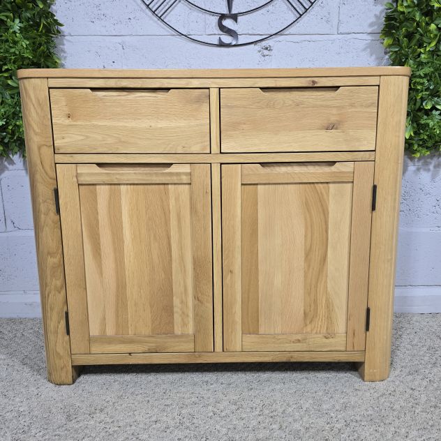Peek inside its story... then write your own chapter with this pre-loved Oak FurnitureLand Romsey sideboard. Peek inside its story... then write your own chapter with this pre-loved Oak FurnitureLand Romsey sideboard.