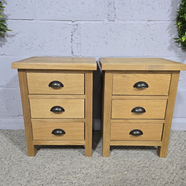 Explore the timeless quality of pre-owned solid oak bedside drawers - save a fortune and add elegance to your space Explore the timeless quality of pre-owned solid oak bedside drawers - save a fortune and add elegance to your space