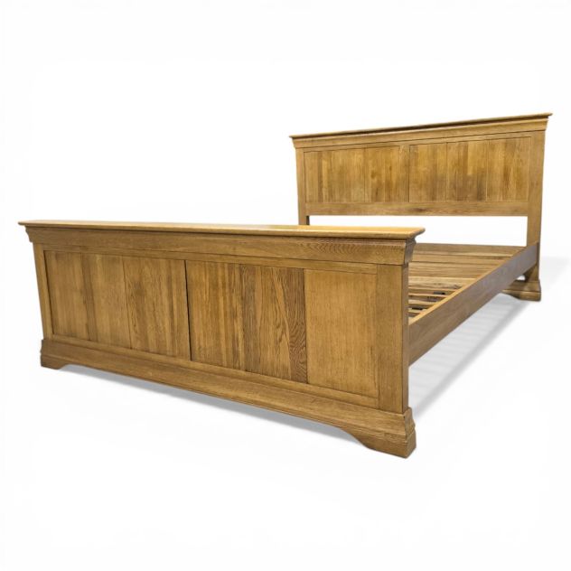 Second hand Oak Furniture Land French Farmhouse Rustic Solid Oak King-Size Bed in great condition, showcasing premium craftsmanship and warm, medium oak finish.