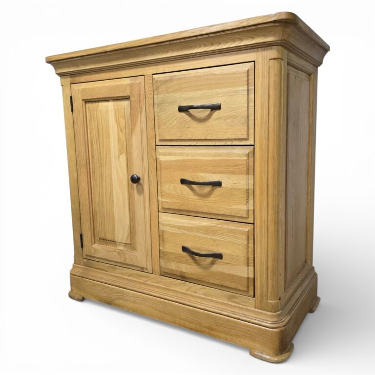 Explore the timeless quality and savings on this PreLoved Oak Furniture Land Canterbury solid oak storage cupboard. Explore the timeless quality and savings on this PreLoved Oak Furniture Land Canterbury solid oak storage cupboard.