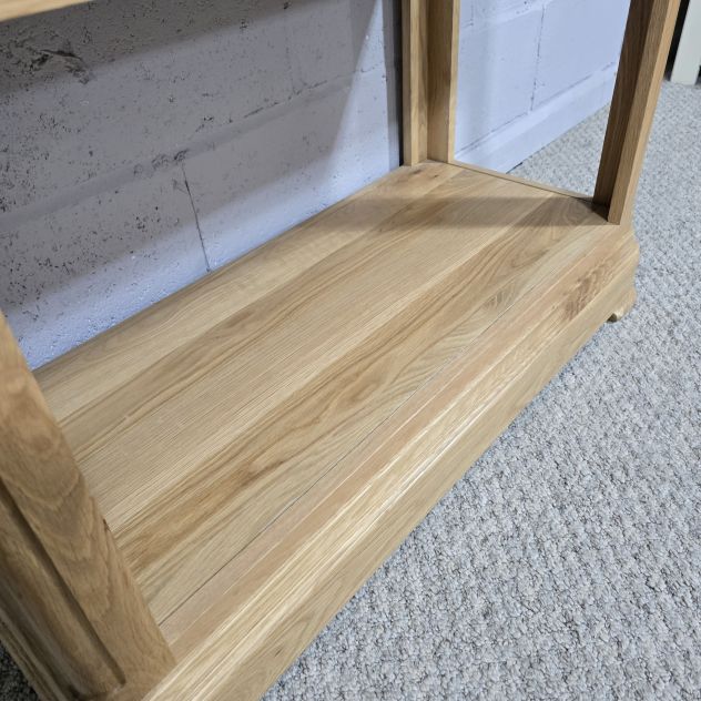 Peek inside its story... then write your own chapter with this PreLoved Oak FurnitureLand Canterbury console table. Peek inside its story... then write your own chapter with this PreLoved Oak FurnitureLand Canterbury console table.