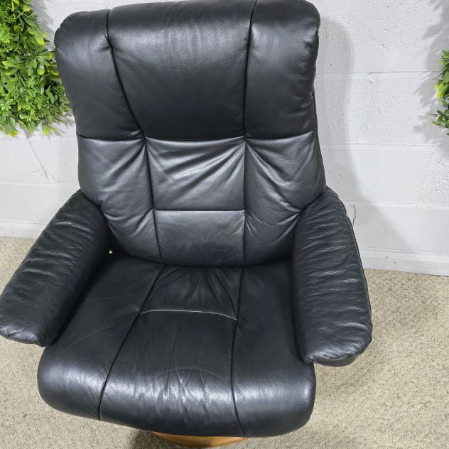 Elegant Ekornes Stressless Mayfair Recliner Armchair and Footstool in Black Leather