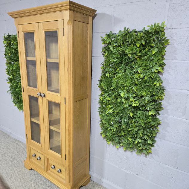 Pre-loved Barker and Stonehouse Solid Oak Display Unit - Timeless Quality Pre-loved Barker and Stonehouse Solid Oak Display Unit - Timeless Quality