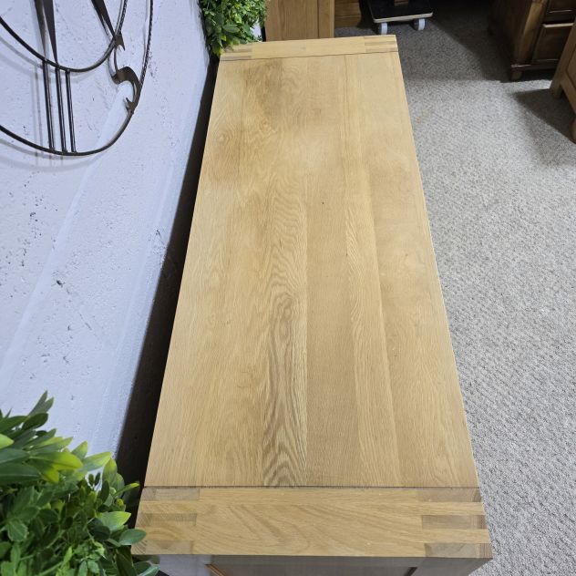 Pre-loved Oak Furniture Land Alto Double Chest of Drawers: Timeless Quality at a Fraction of the Cost Pre-loved Oak Furniture Land Alto Double Chest of Drawers: Timeless Quality at a Fraction of the Cost