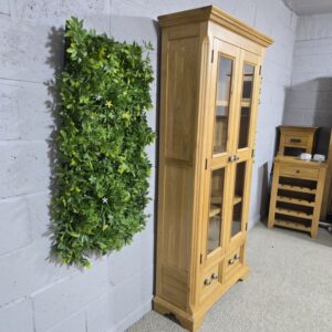 Pre-loved Barker and Stonehouse Solid Oak Display Unit - Timeless Quality Pre-loved Barker and Stonehouse Solid Oak Display Unit - Timeless Quality