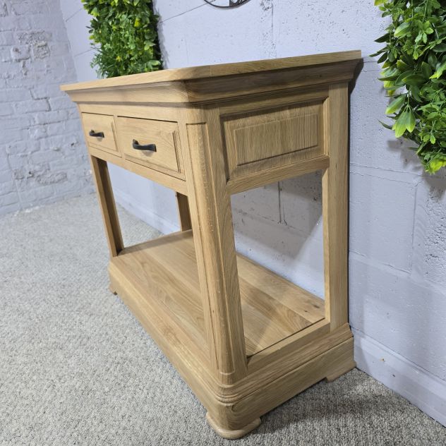 Peek inside its story... then write your own chapter with this PreLoved Oak FurnitureLand Canterbury console table. Peek inside its story... then write your own chapter with this PreLoved Oak FurnitureLand Canterbury console table.