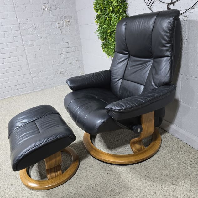 Elegant Ekornes Stressless Mayfair Recliner Armchair and Footstool in Black Leather