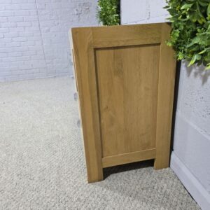 Pre-loved Oak Furniture Land Alto Double Chest of Drawers: Timeless Quality at a Fraction of the Cost Pre-loved Oak Furniture Land Alto Double Chest of Drawers: Timeless Quality at a Fraction of the Cost