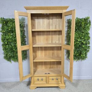 Pre-loved Barker and Stonehouse Solid Oak Display Unit - Timeless Quality Pre-loved Barker and Stonehouse Solid Oak Display Unit - Timeless Quality
