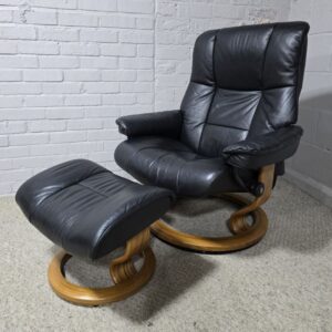 Elegant Ekornes Stressless Mayfair Recliner Armchair and Footstool in Black Leather