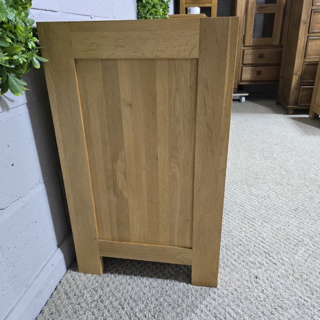 Pre-loved Oak Furniture Land Alto Double Chest of Drawers: Timeless Quality at a Fraction of the Cost Pre-loved Oak Furniture Land Alto Double Chest of Drawers: Timeless Quality at a Fraction of the Cost