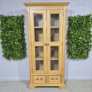 Pre-loved Barker and Stonehouse Solid Oak Display Unit - Timeless Quality Pre-loved Barker and Stonehouse Solid Oak Display Unit - Timeless Quality