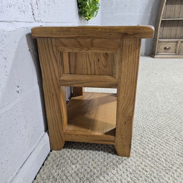 Second-hand Barker And Stonehouse Solid Oak Side Table - Timeless Quality Second-hand Barker And Stonehouse Solid Oak Side Table - Timeless Quality