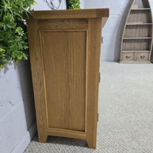 Peek inside its story... then write your own chapter with this second hand Barker and Stonehouse solid oak sideboard. Peek inside its story... then write your own chapter with this second hand Barker and Stonehouse solid oak sideboard.
