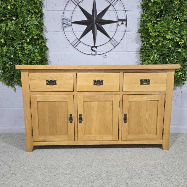 Peek inside its story... then write your own chapter with this second hand Barker and Stonehouse solid oak sideboard. Peek inside its story... then write your own chapter with this second hand Barker and Stonehouse solid oak sideboard.