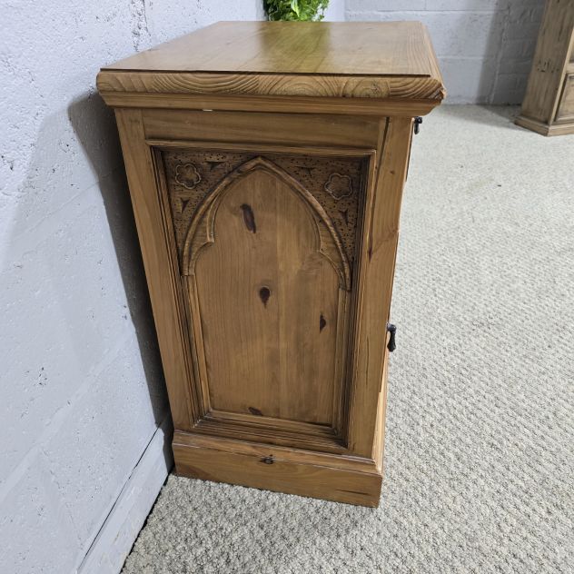 Explore the charm of this second-hand Barker And Stonehouse Gothic reclaimed wood side table Explore the charm of this second-hand Barker And Stonehouse Gothic reclaimed wood side table