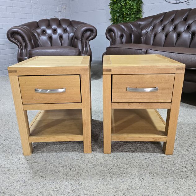 Save on Pre-loved Oak Side Tables Save on Pre-loved Oak Side Tables