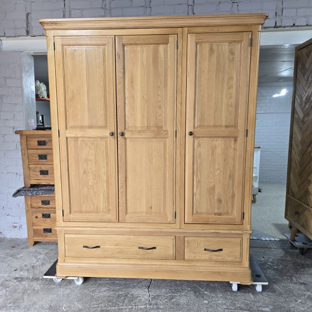 PreLoved Oak Furniture Land Canterbury Triple Solid Oak Wardrobe - Save Over £1100 PreLoved Oak Furniture Land Canterbury Triple Solid Oak Wardrobe - Save Over £1100