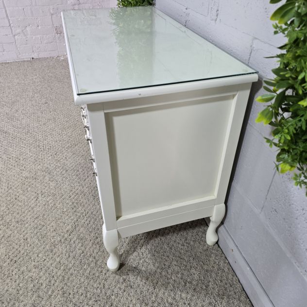 Pre-Owned White Solid Wood Chest of Drawers with Glass Top Pre-Owned White Solid Wood Chest of Drawers with Glass Top
