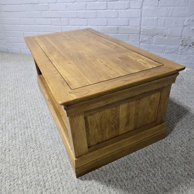 French Farmhouse Rustic Solid Oak Coffee Table: Second Hand Luxury French Farmhouse Rustic Solid Oak Coffee Table: Second Hand Luxury