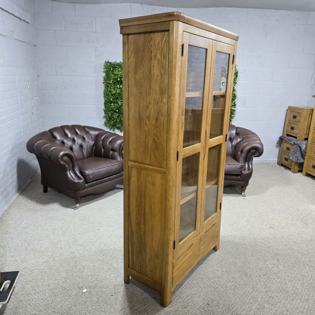 Peek inside its story... then write your own chapter with this PreLoved Oak Furniture Land Romsey solid oak display unit. Peek inside its story... then write your own chapter with this PreLoved Oak Furniture Land Romsey solid oak display unit.