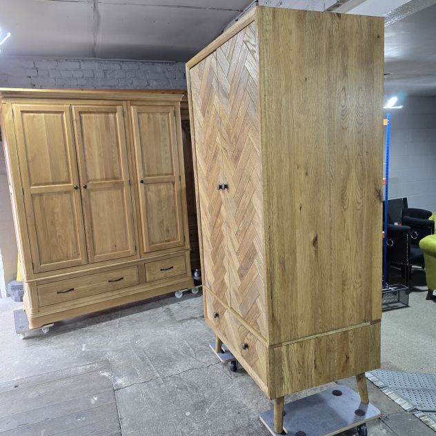 Pre-loved Oak FurnitureLand Parquet Double Wardrobe: Timeless Quality and Amazing Savings Pre-loved Oak FurnitureLand Parquet Double Wardrobe: Timeless Quality and Amazing Savings