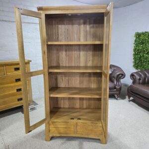 Peek inside its story... then write your own chapter with this PreLoved Oak Furniture Land Romsey solid oak display unit. Peek inside its story... then write your own chapter with this PreLoved Oak Furniture Land Romsey solid oak display unit.